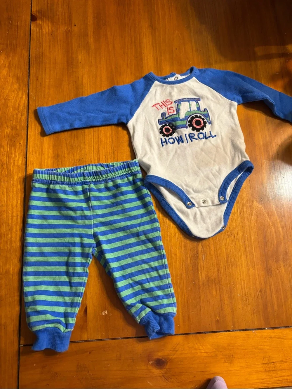 Nursery Rhyme preppy Baby Boys farm 2Pc Tractor Appliqué Bodysuit & Pants Set 6M